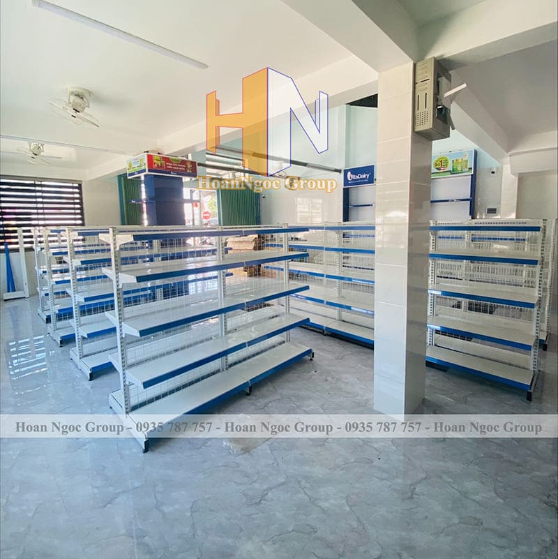 ke trung bay cho cua hang hung manh 4