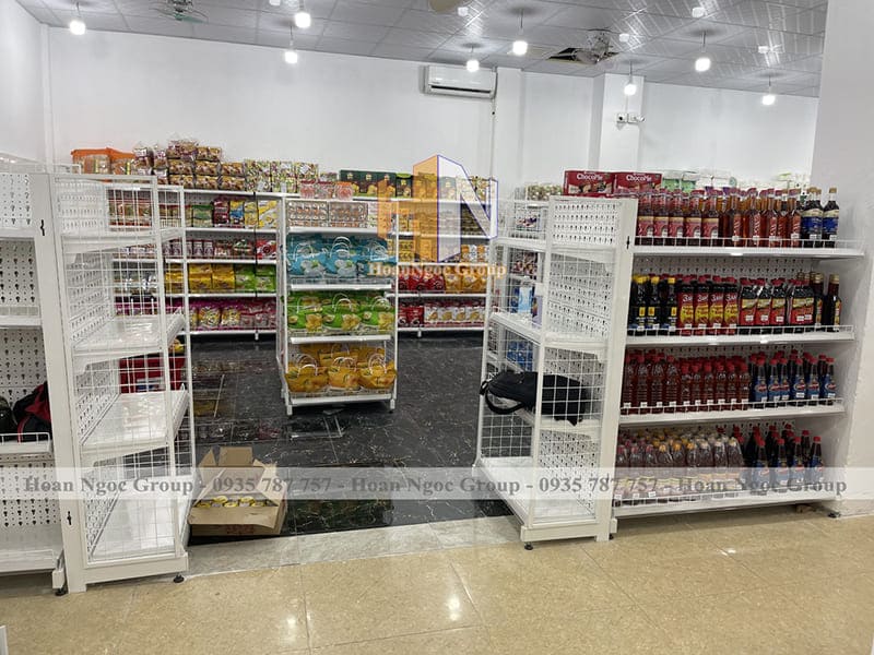 lắp đặt kệ siêu thị cho cửa hàng tiện lợi BB Mart